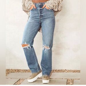 Willow & Root The Mom Fit Distressed Blue Jeans Size 28